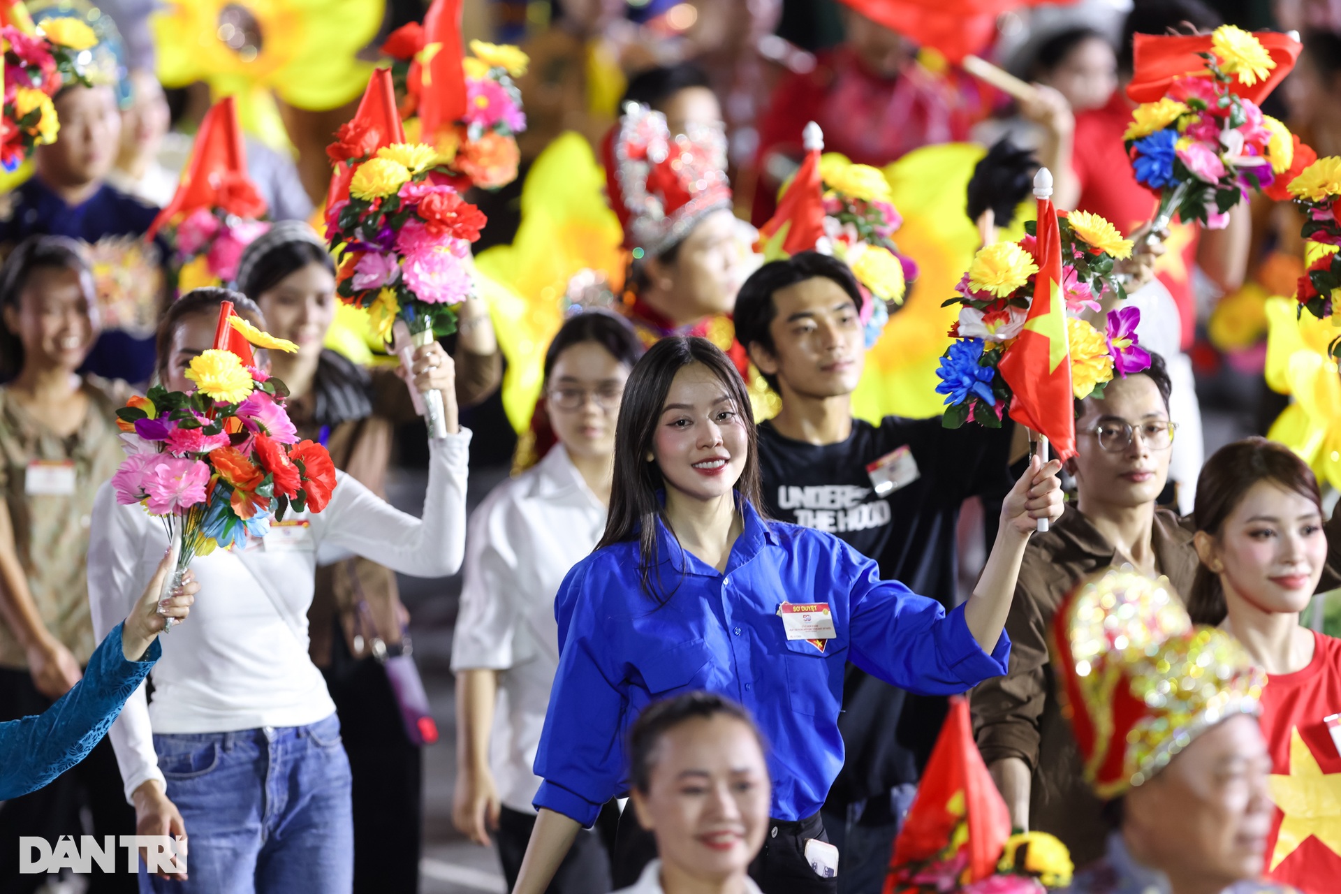 Thanh Thủy, Tiểu Vy, HHen Niê dự sơ duyệt diễu binh giữa biển người TPHCM - 5 Thanh Thủy, Tiểu Vy, HHen Niê dự sơ duyệt diễu binh giữa biển người TPHCM - 5