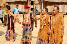 Người Cơtu ở Quảng Nam “Tạ ơn rừng”