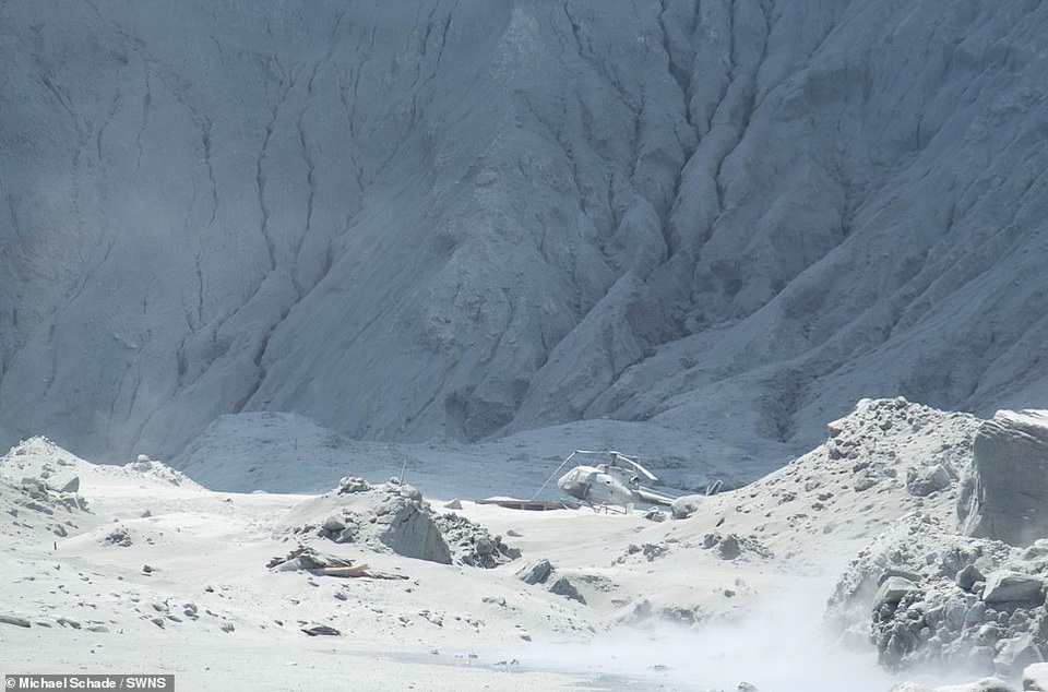 Núi lửa bất ngờ phun trào ở New Zealand, 5 người chết, hơn 20 người nghi mất tích - 8 Núi lửa bất ngờ phun trào ở New Zealand, 5 người chết, hơn 20 người nghi mất tích - 8