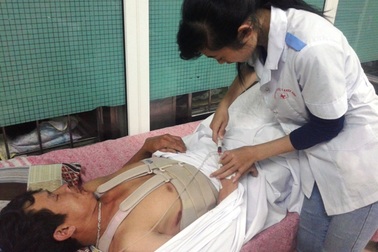 Sập giàn giáo, 1 người chết, 4 người bị thương