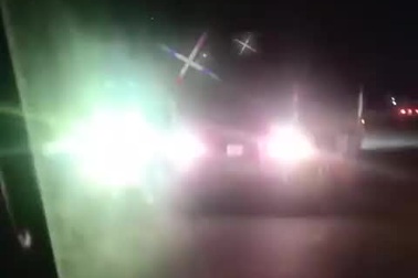 Xe tải lắp đèn hậu siêu sáng và chớp nháy gây khó chịu cho người đi đường