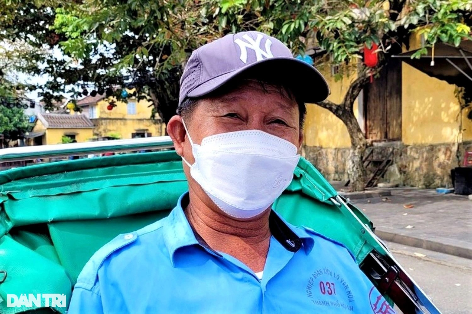 Người đạp xích lô ở phố cổ Hội An thắc thỏm vì diễn biến dịch - 3 Người đạp xích lô ở phố cổ Hội An thắc thỏm vì diễn biến dịch - 3