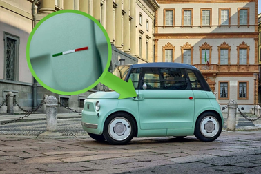 Cảnh sát tạm giữ cả trăm xe điện Fiat vì gắn cờ Italy trái phép