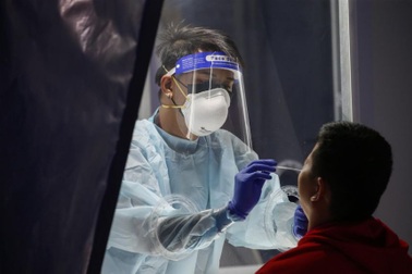 Omicron đổ bộ, châu Á cấp tập đối phó biến chủng "lan nhanh chưa từng thấy"