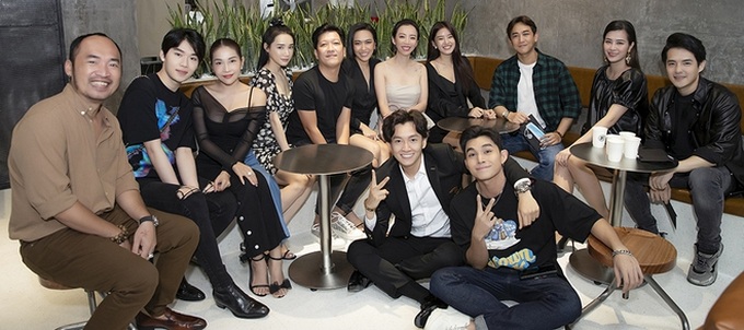 Nhã Phương mặc gợi cảm, sánh đôi cùng Trường Giang đi sự kiện - Ảnh 2. Nhã Phương mặc gợi cảm, sánh đôi cùng Trường Giang đi sự kiện - Ảnh 2.