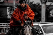 Anh chàng cưỡi ngựa hơn 4000 km về quê tìm bạn gái vì mẹ giục kết hôn