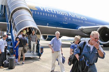 Khách giảm, chuyến bay cũng giảm theo