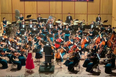 Đông Nhi hát "Trách ai bây giờ" cùng dàn nhạc Giao hưởng