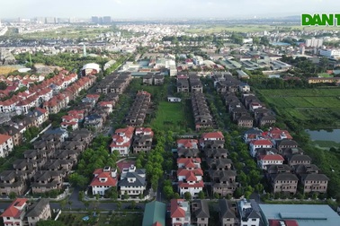 Cận cảnh hàng loạt khu biệt thự bỏ hoang nhiều năm ở ngoại thành Hà Nội