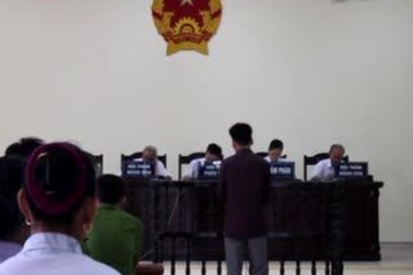 Bênh bạn thành giết bạn