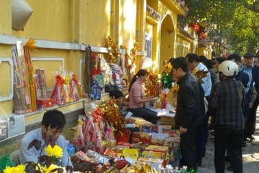 “Bất đắc dĩ” mở hàng mùng 1 tết?