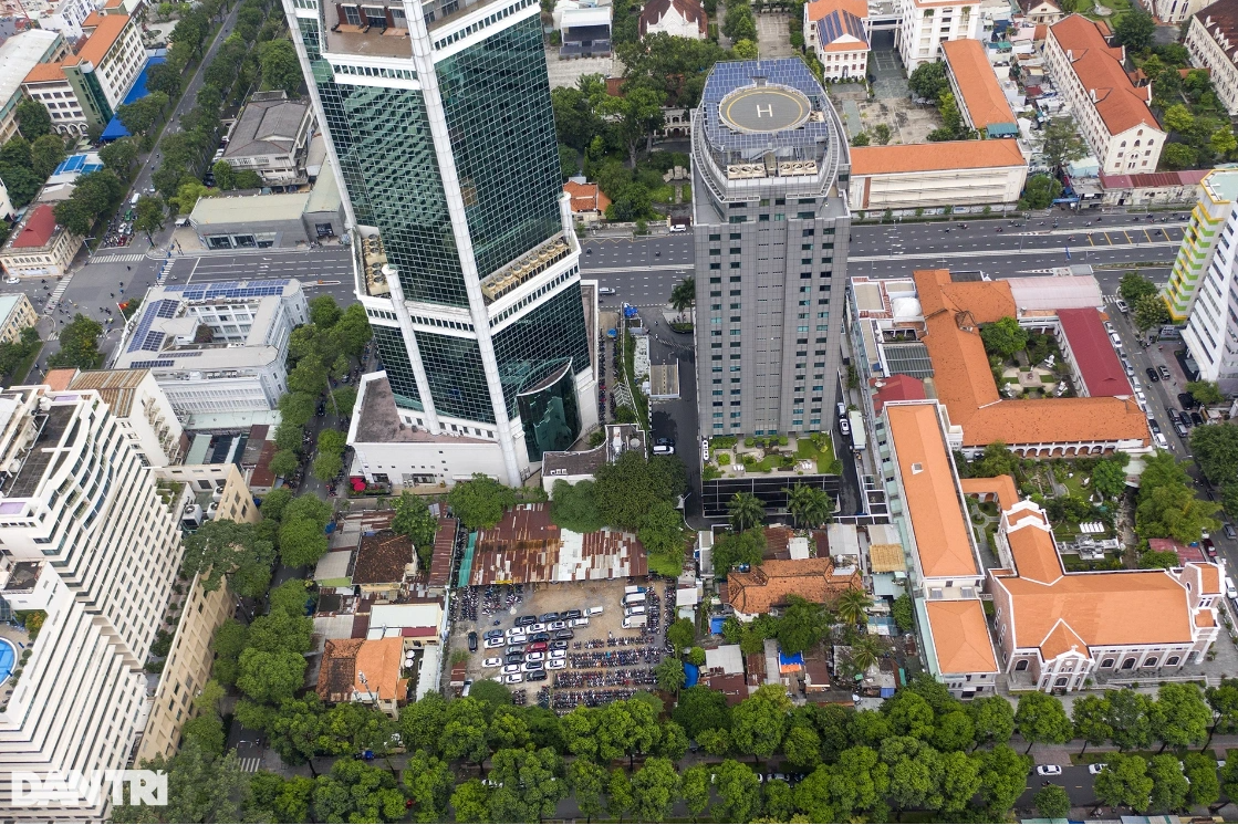 តើឧកញ៉ា ឌិញ ទ្រុង ជីញ ជានរណា ដែលទើបតែជួបបញ្ហាជាមួយច្បាប់ ដោយសារតែដីចំការ? - ២ Đại gia Đinh Trường Chinh vừa vướng lao lý vì đất vàng là ai? - 2