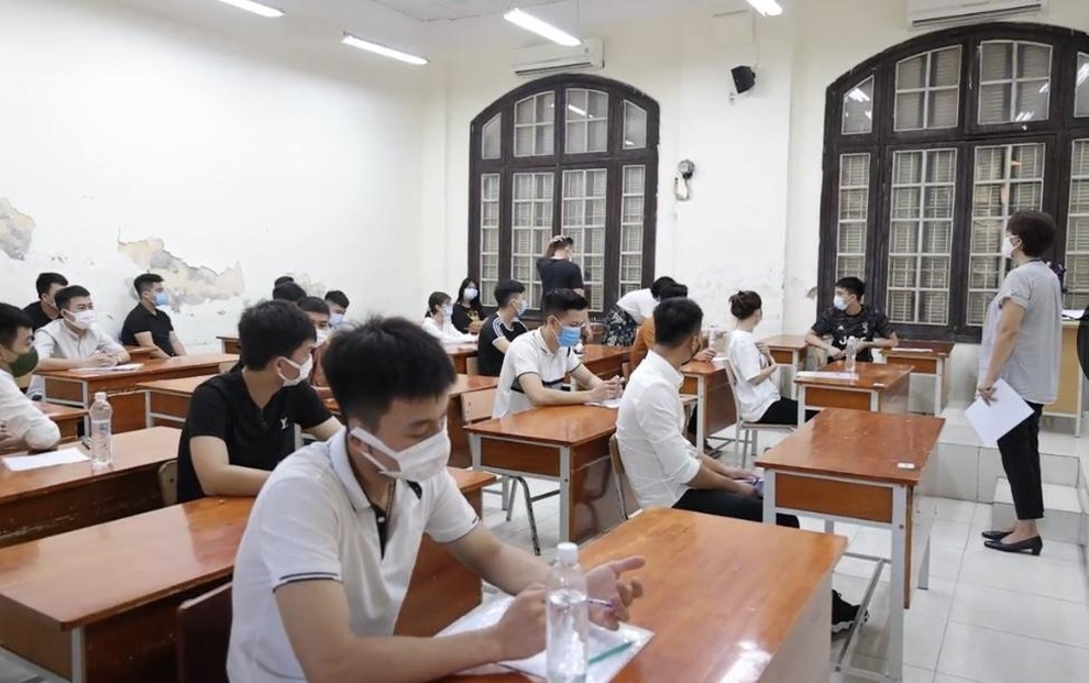 Hà Nội: Thí sinh căng thẳng, âu lo bước vào môn thi Ngữ văn - 9 Hà Nội: Thí sinh căng thẳng, âu lo bước vào môn thi Ngữ văn - 9