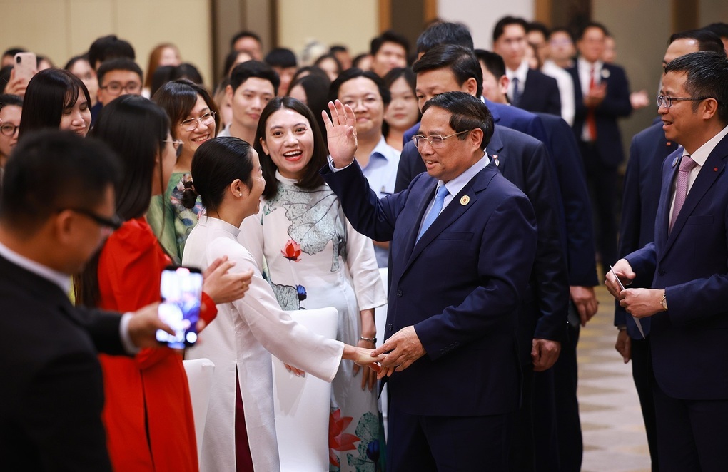 Việt Nam luôn ưu tiên hàng đầu phát triển quan hệ hữu nghị với Trung Quốc - 1 Việt Nam luôn ưu tiên hàng đầu phát triển quan hệ hữu nghị với Trung Quốc