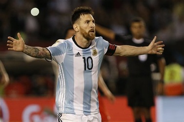 FIFA chính thức treo giò Messi 4 trận vì lăng mạ trọng tài