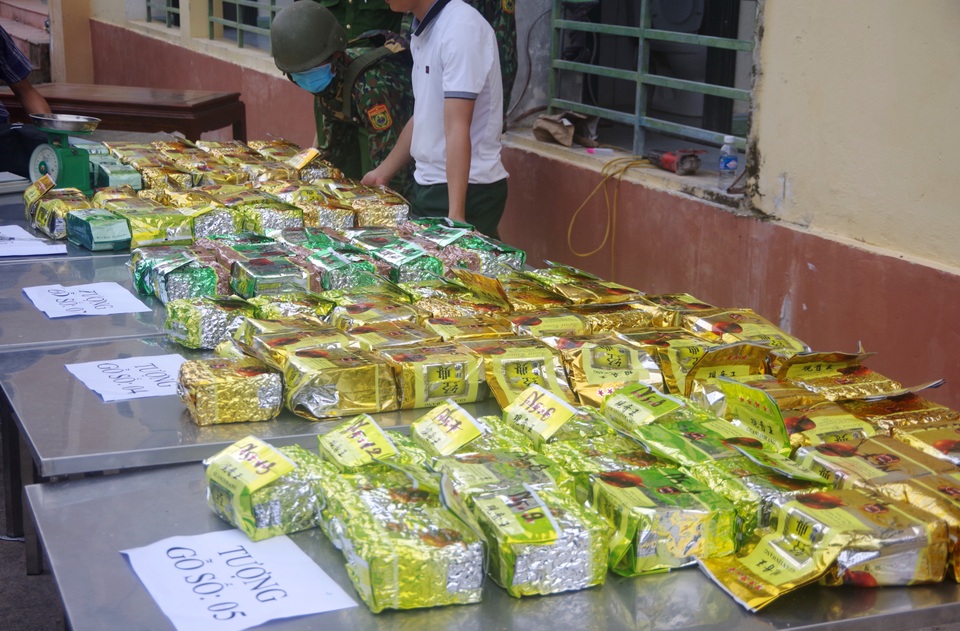 Cận cảnh hơn 2 tạ ma túy được giấu tinh vi trong các pho tượng - 5 Cận cảnh hơn 2 tạ ma túy được giấu tinh vi trong các pho tượng - 5
