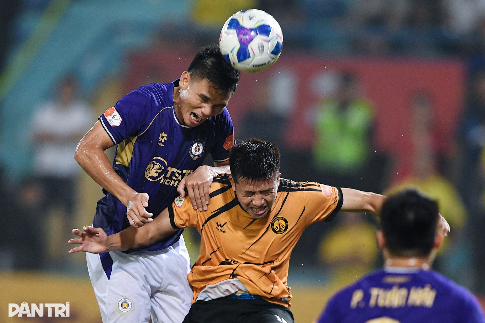 Khoảnh khắc chói sáng của ngoại binh mang 3 điểm quý giá về cho Hà Nội FC - 15 Khoảnh khắc chói sáng của ngoại binh mang 3 điểm quý giá về cho Hà Nội FC - 15