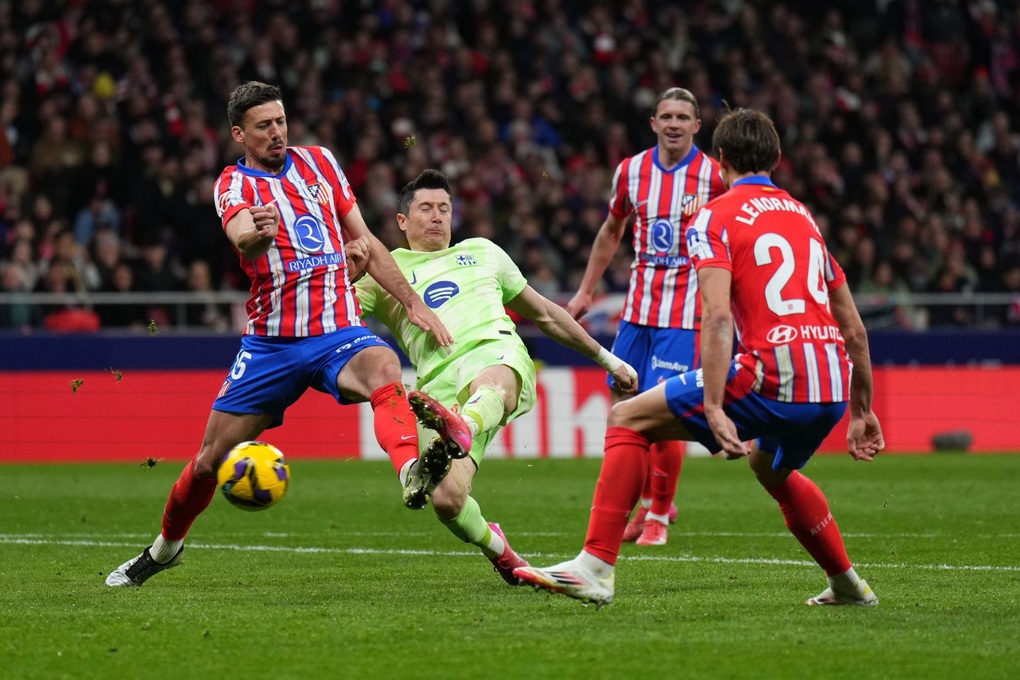 Lamine Yamal giúp Barcelona đánh bại Atletico đầy nghẹt thở - 1 Lamine Yamal giúp Barcelona đánh bại Atletico đầy nghẹt thở - 1