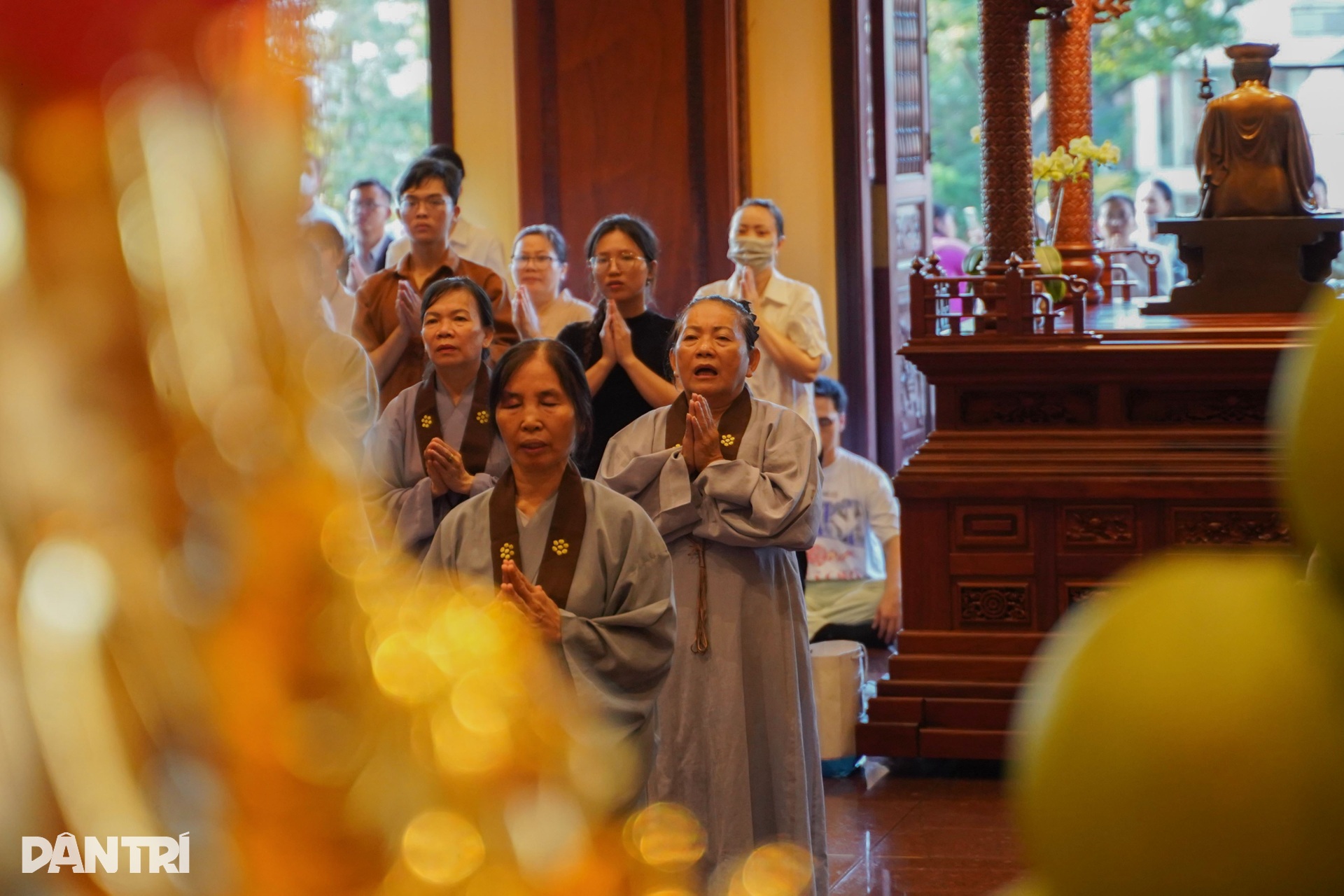 Hàng ngàn chùa thỉnh chuông sáng 1/7, cầu quốc thái dân an - 5 Hàng ngàn chùa thỉnh chuông sáng 1/7, cầu quốc thái dân an - 5