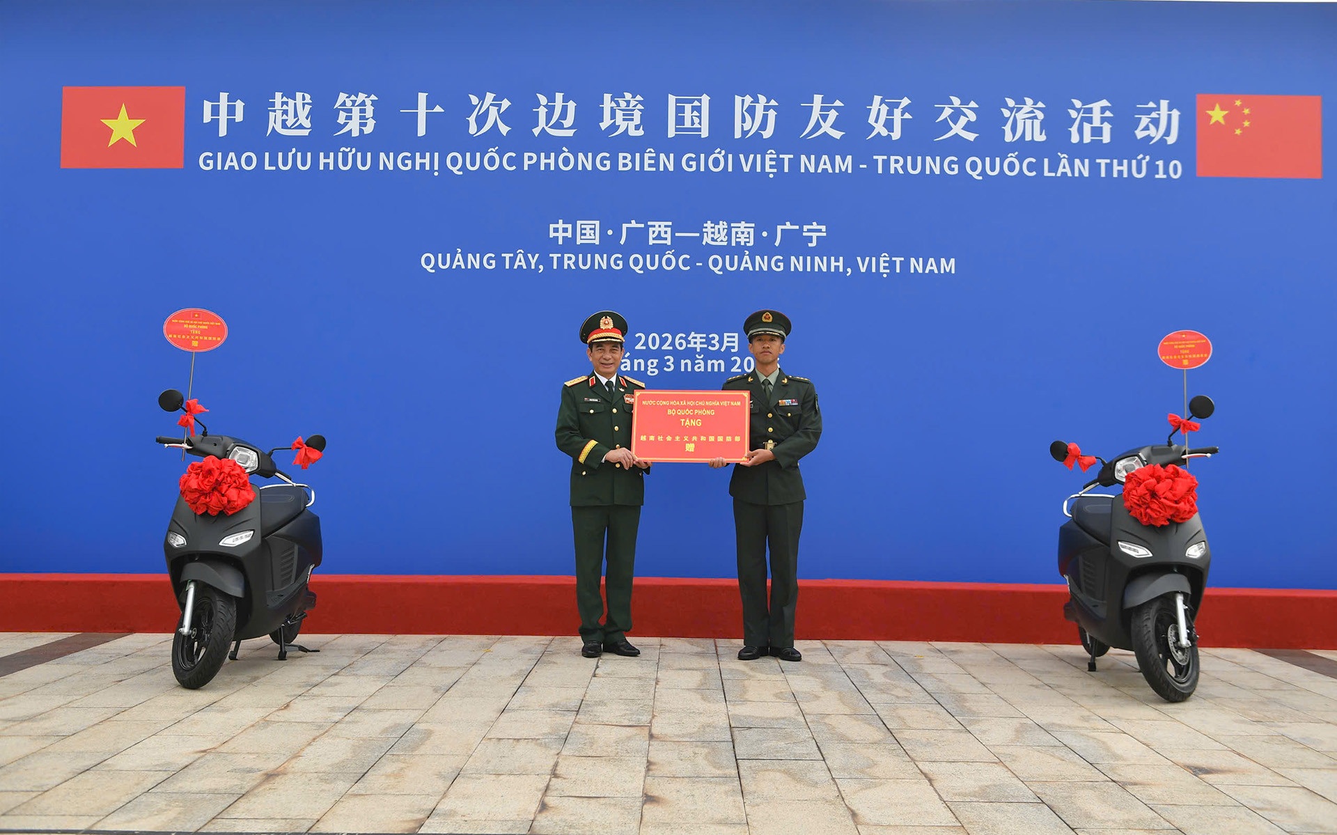 Hoạt động giao lưu hữu nghị quốc phòng biên giới Việt - Trung ở Trung Quốc - 15