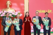 Thống nhất cho 21 cán bộ lãnh đạo chủ chốt của Quảng Ngãi nghỉ hưu sớm