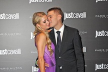 Paris Hilton hạnh phúc bên bồ trẻ