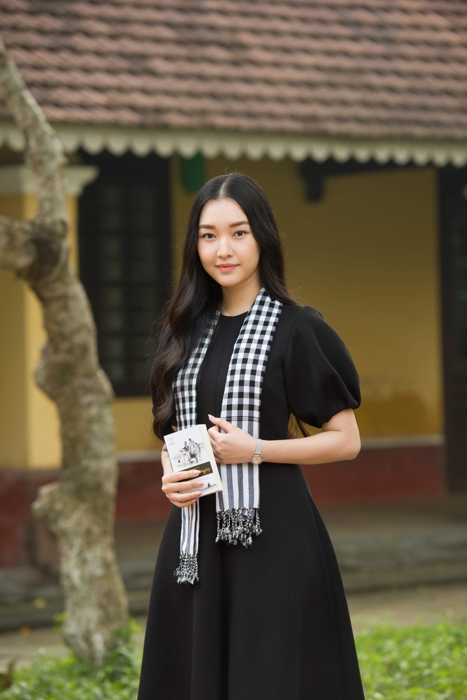 “Nàng thơ xứ Huế” Ngọc Trân kể về nỗi sợ khi làm MC truyền hình - 2