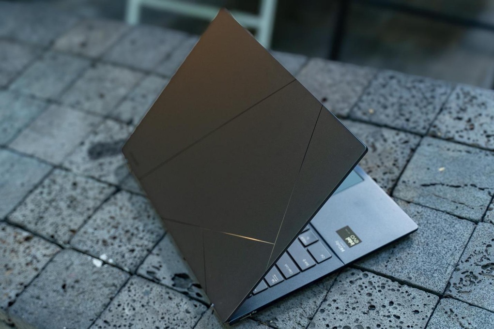 Zenbook 14 OLED tiên phong trang bị CPU Intel Core Ultra tích hợp AI tại Việt Nam - 2 Zenbook 14 OLED tiên phong trang bị CPU Intel Core Ultra tích hợp AI tại Việt Nam - 2