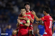 Tiến Linh ghi bàn ở đại chiến nội bộ bóng đá TPHCM, SLNA hòa CLB Hà Tĩnh