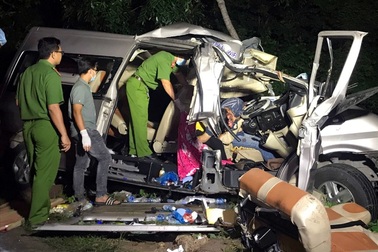 Vụ tai nạn 8 người chết ở Bình Thuận: Chưa rõ ai lái xe khách!