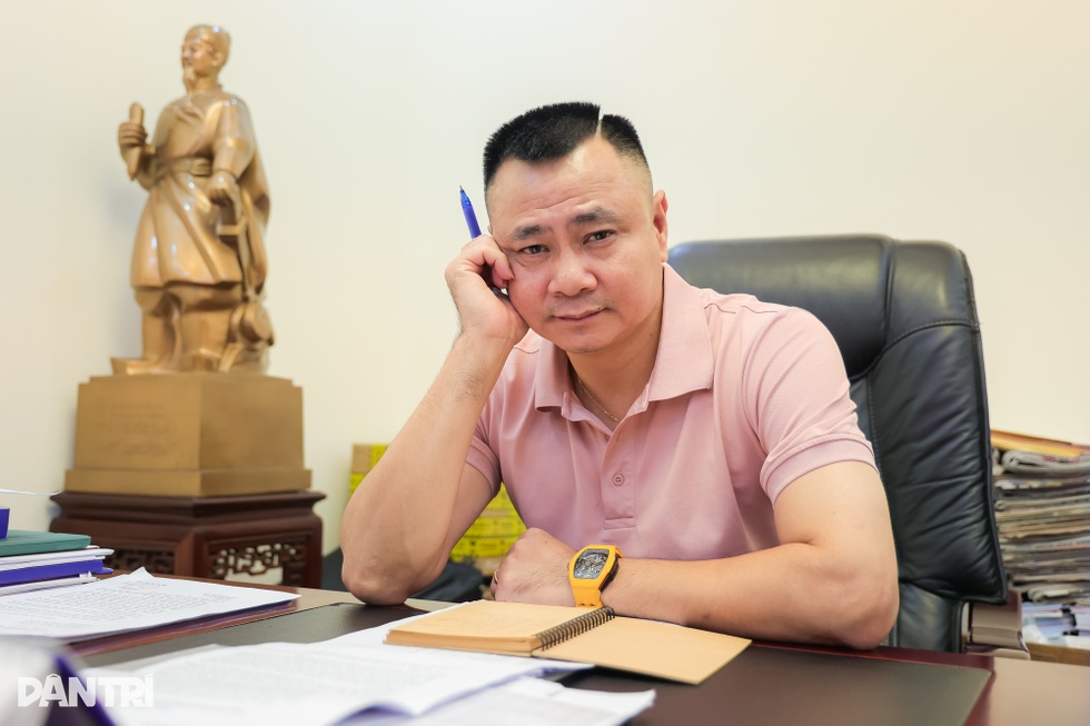 តារាកំប្លែង ទូ ឡុង៖ អតីតជាកម្មករសំណង់អាយុ៥២ឆ្នាំ ជា Idol របស់យុវវ័យ - 10