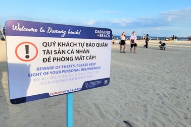 Thanh niên chở bạn gái đi uống nước mía, "tiện tay" trộm điện thoại