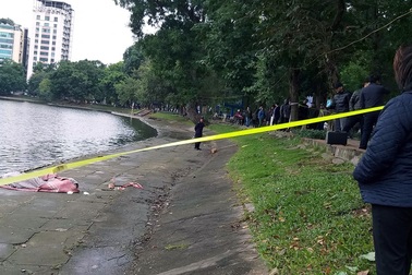 Hà Nội: Thi thể người đàn ông nổi trên hồ Thiền Quang