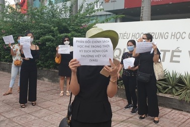 Bố mẹ phản đối học phí đợt Covid-19, con bị trường quốc tế buộc thôi học?