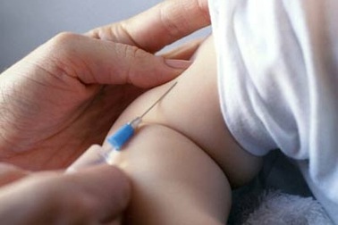 Tiêm vắc-xin DPT mũi thứ 4 cho trẻ 18 tháng tuổi