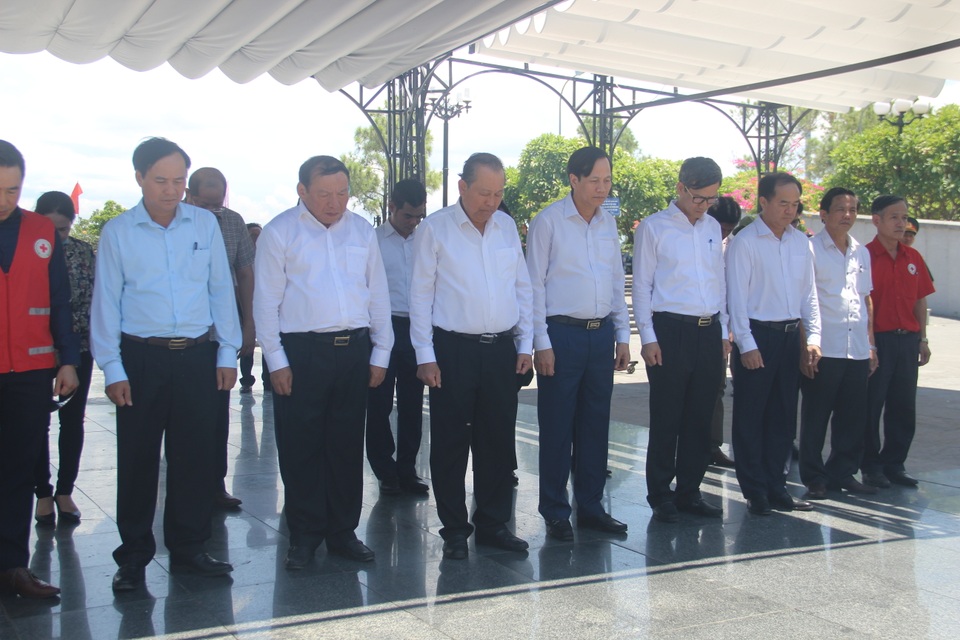 Phó Thủ tướng Chính phủ, Bộ trưởng Bộ LĐ-TBXH tri ân các anh hùng, liệt sĩ - 6 Phó Thủ tướng Chính phủ, Bộ trưởng Bộ LĐ-TBXH tri ân các anh hùng, liệt sĩ - 6