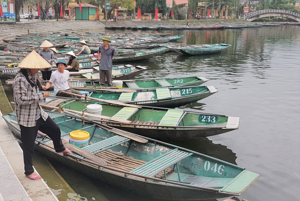 Ninh Bình: Nghề chèo đò khóc ròng, chờ cả tháng kiếm được… 150.000 đồng - 3 Ninh Bình: Nghề chèo đò khóc ròng, chờ cả tháng kiếm được… 150.000 đồng - 3
