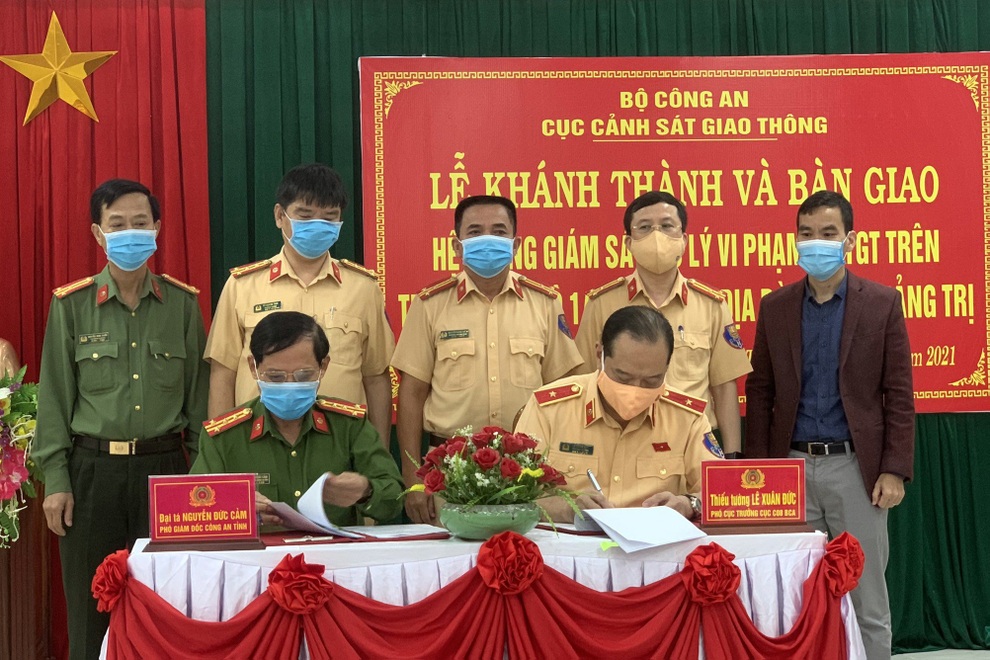Cảnh sát giao thông giăng mắt thần phạt nguội xuyên 3 tỉnh miền Trung - 1 Cảnh sát giao thông giăng mắt thần phạt nguội xuyên 3 tỉnh miền Trung - 1