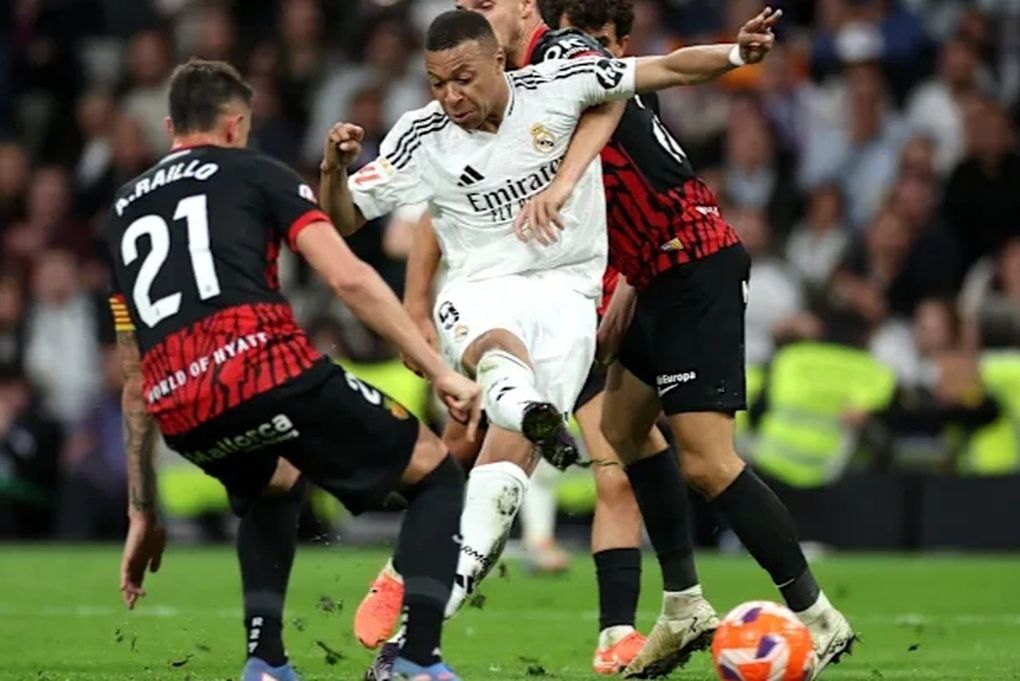 Mbappe ghi bàn cho Real Madrid, ngăn Barcelona vô địch sớm - 1 Mbappe ghi bàn cho Real Madrid, ngăn Barcelona vô địch sớm - 1