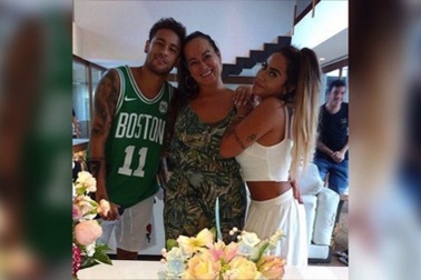 Con trai bị tố hiếp dâm, mẹ Neymar xin tha thứ cho… “nạn nhân”