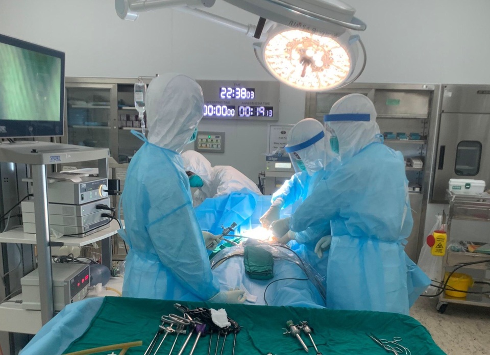 Mổ cấp cứu viêm ruột cho nam thanh niên đang cách ly - 1 Mổ cấp cứu viêm ruột cho nam thanh niên đang cách ly - 1