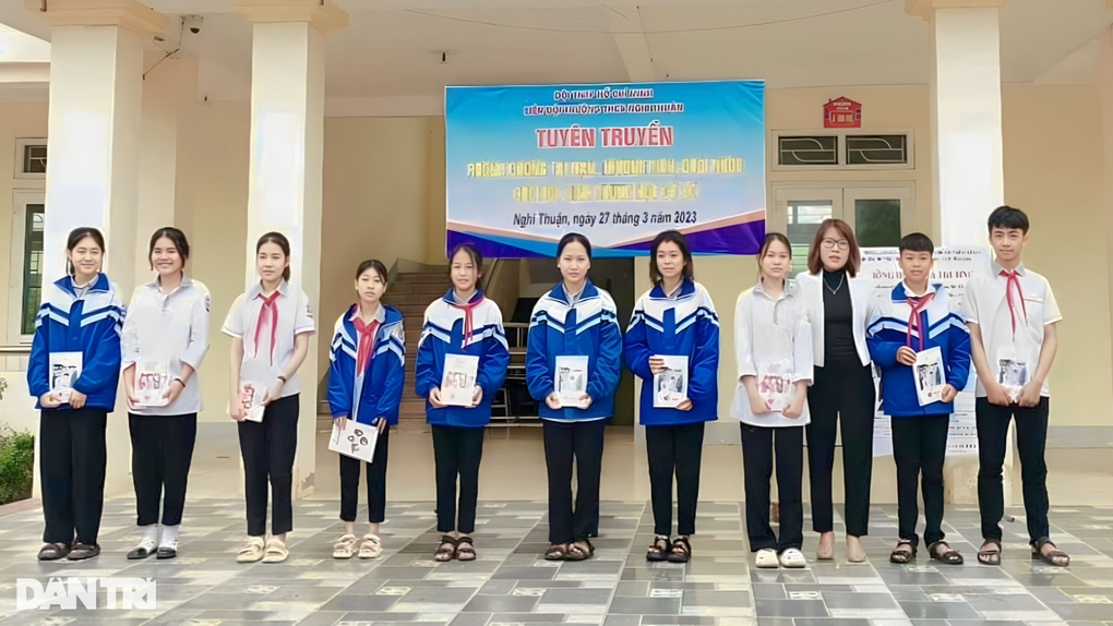 Hai học sinh lớp 6 cứu bé trai 2 tuổi bị đuối nước - 2 Hai học sinh lớp 6 cứu bé trai 2 tuổi bị đuối nước - 2