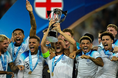 Thắng kịch tính Tây Ban Nha, U21 Anh vô địch Euro sau 39 năm