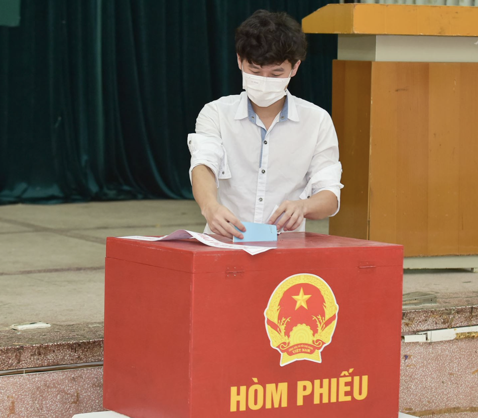 Gần 800 sinh viên ở ký túc xá Bách khoa Hà Nội rộn ràng trong ngày bầu cử - 9 Gần 800 sinh viên ở ký túc xá Bách khoa Hà Nội rộn ràng trong ngày bầu cử - 9