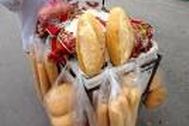 Trả hồ sơ vụ cướp bánh mì