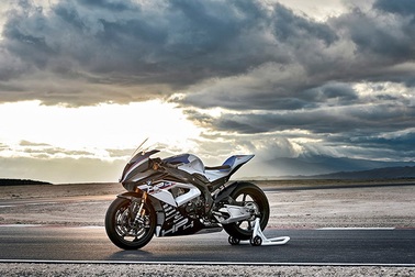 BMW công bố mẫu môtô "full-carbon" đầu tiên