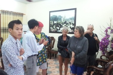 Cứu kịp thời 58 du khách gặp nạn trên biển Cát Bà