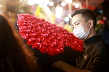 Chợ hoa Quảng An tấp nập ngày 8/3