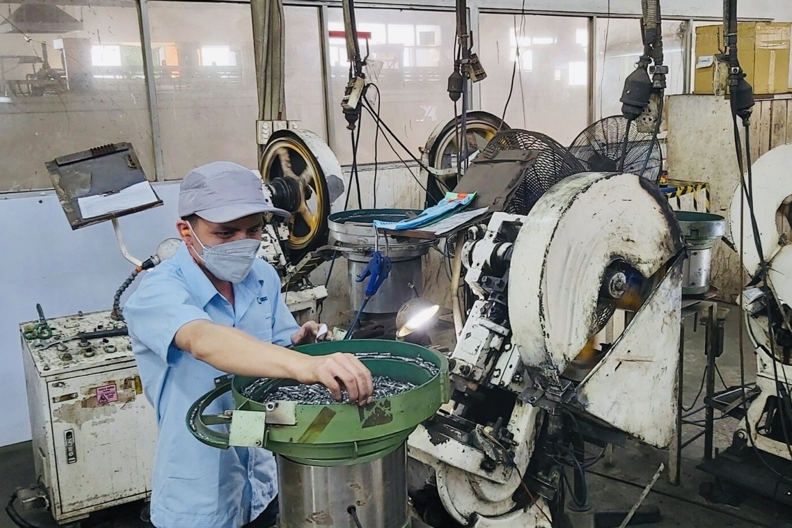 Doanh nghiệp chẻ lương, đóng bảo hiểm thấp, ai thiệt nhiều? - 2 Doanh nghiệp chẻ lương, đóng bảo hiểm thấp, ai thiệt nhiều? - 2