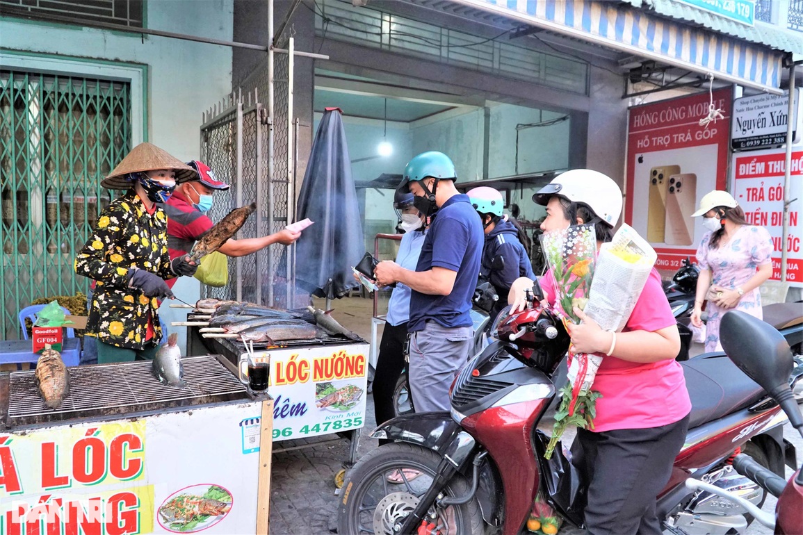 Cá lóc nướng, heo quay đắt như tôm tươi ngày vía Thần Tài - 4 Cá lóc nướng, heo quay đắt như tôm tươi ngày vía Thần Tài - 4
